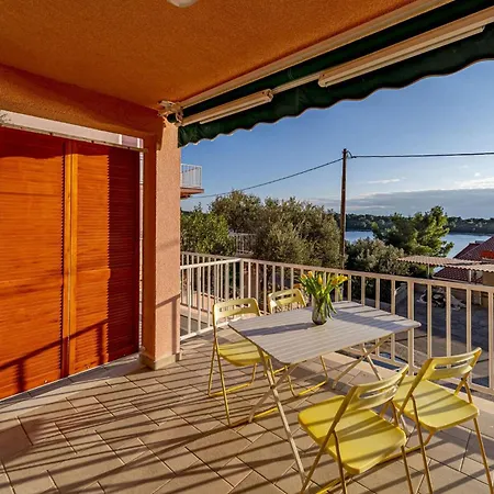 Daire Lovely In Karbuni With House Sea View Potirna