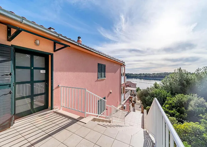 Lovely In Karbuni With House Sea View 아파트 *