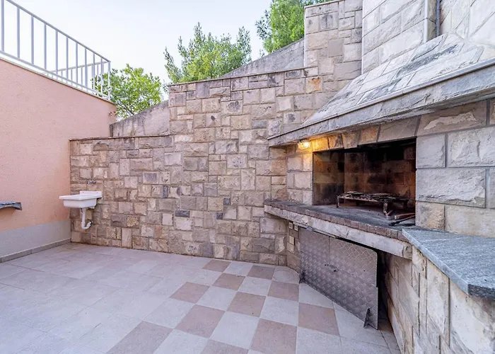 Lovely In Karbuni With House Sea View 아파트 *