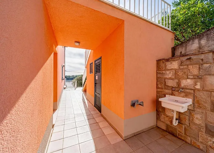 Lovely In Karbuni With House Sea View 아파트 *