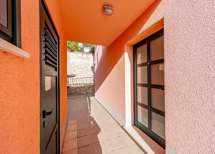 Lovely In Karbuni With House Sea View 아파트 *